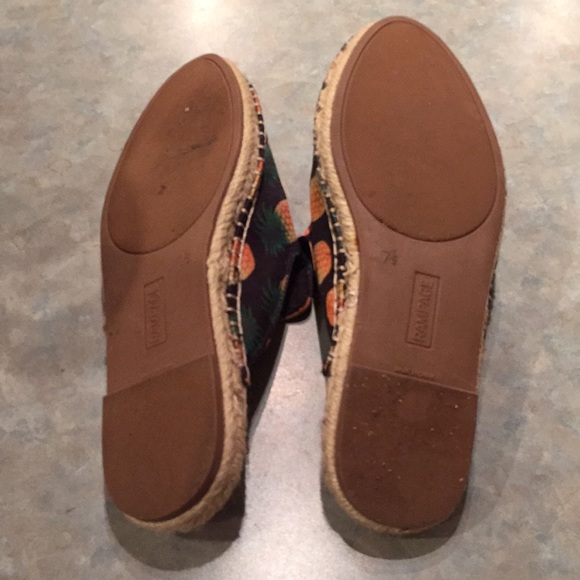 Rampage pineapple printed mules (sz 7 1/2) - Picture 4 of 8